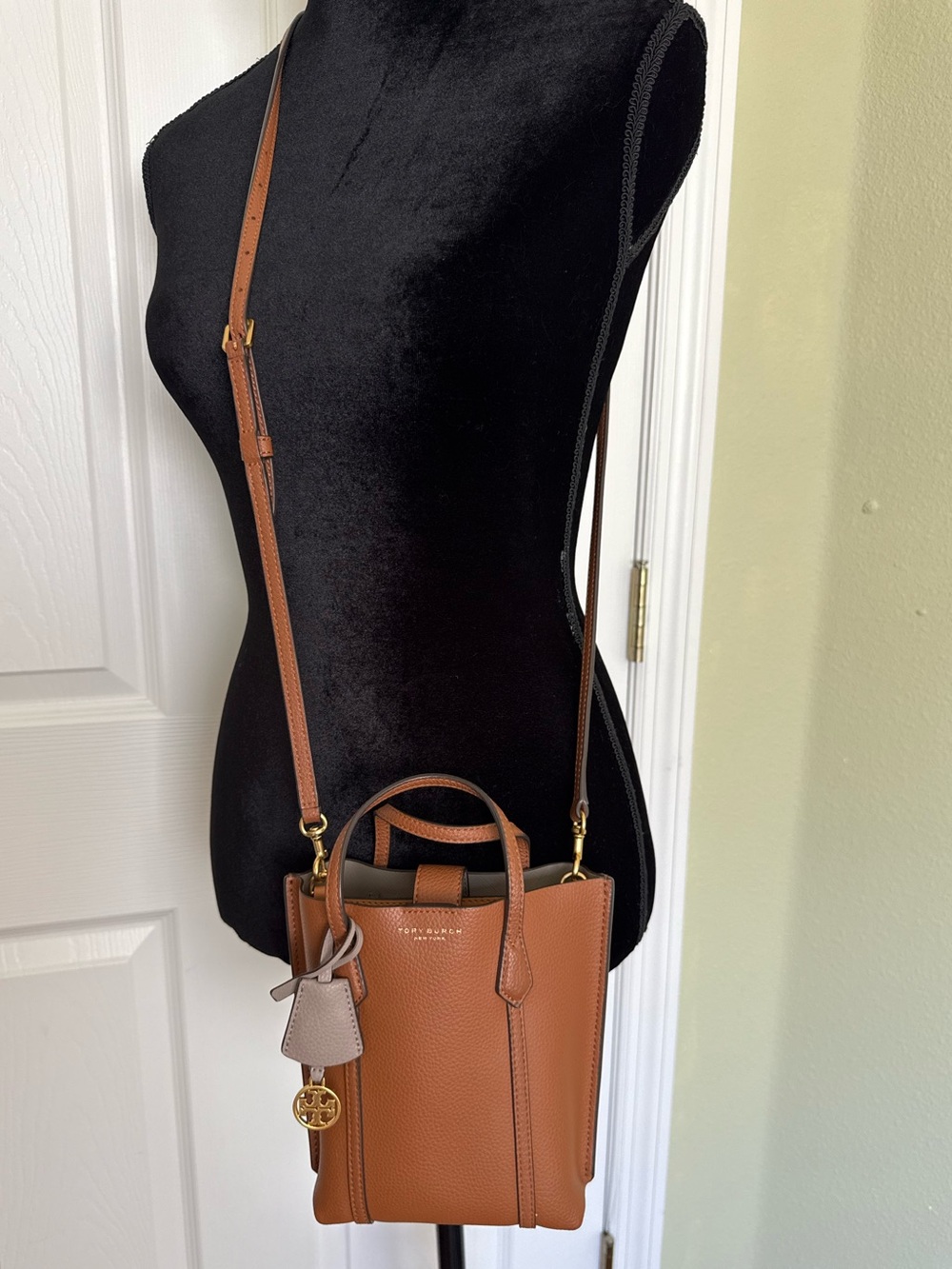 “Like new” Tory Burch Mini Perry Top Handles Leather Tote Crossbody